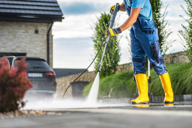 Best Pool Deck Cleaning  in Parkway, CA